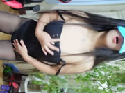 Azjatycka rozpustnica masturbuje się